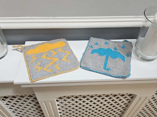 Free Double Knitting Pattern: Summer Storm Potholders and How to Hold the Yarns in Double Knitting