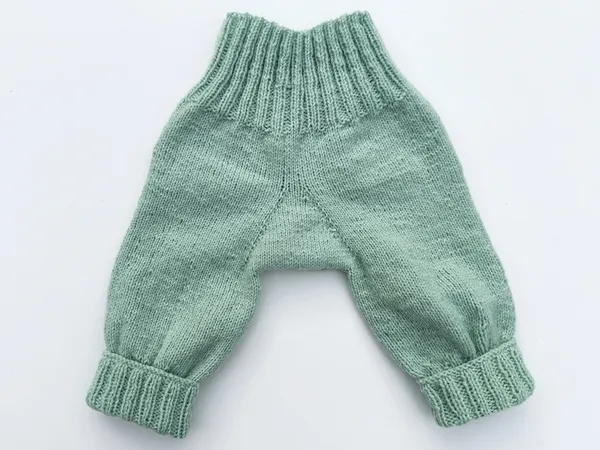 Strickanleitung Babyhose in 3 Größen