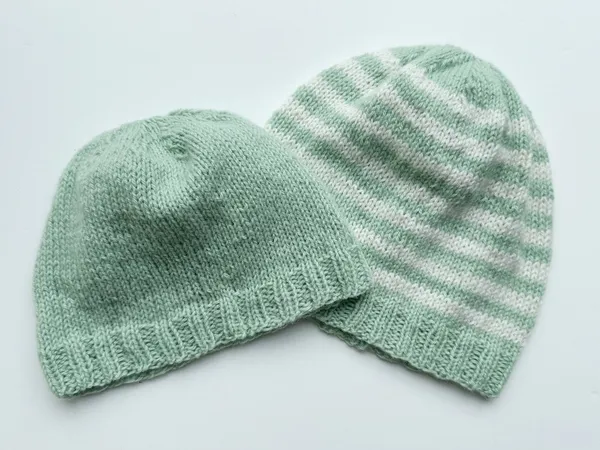 Strickanleitung Babymützen in zeitlosem Design