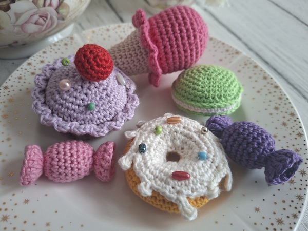 Free Crochet Pattern for Sweet Treats