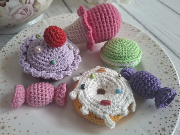 Free Crochet Pattern for Sweet Treats