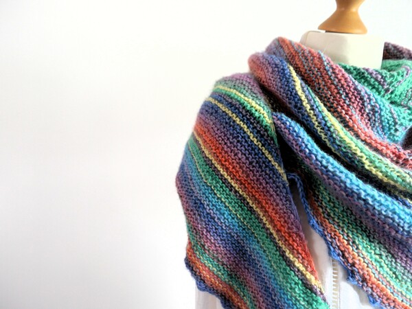 Kostenlose Strickanleitung „Schwalbe“ – ein Tuch, das etwas anders ist