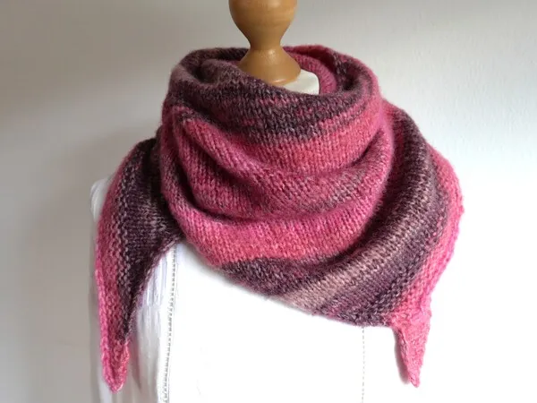 Kostenlose Strickanleitung für das asymmetrische Stricktuch „Kylie“