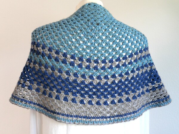 Crochet the Half-Circle Shawl “Blaue Stunde” – Free Crochet Pattern