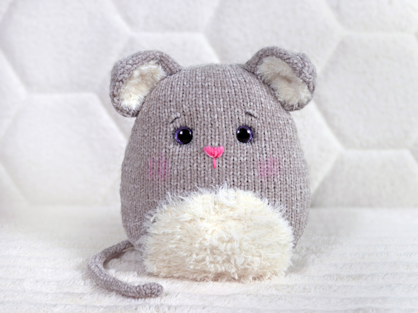 Niedliches Mauskissen stricken