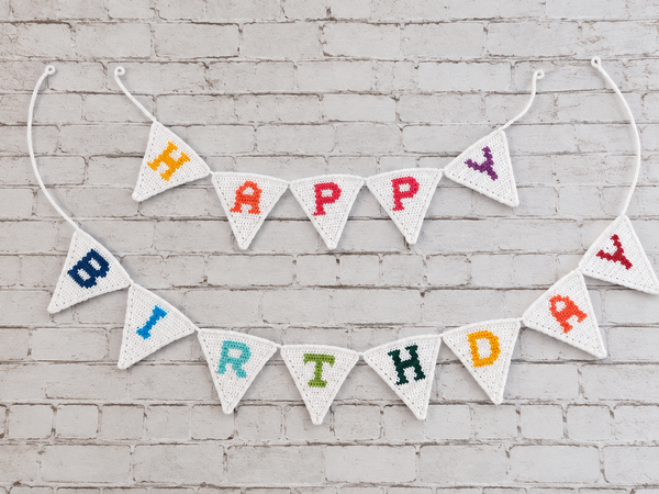 Kostenlose Häkelanleitung für einen Happy Birthday Banner