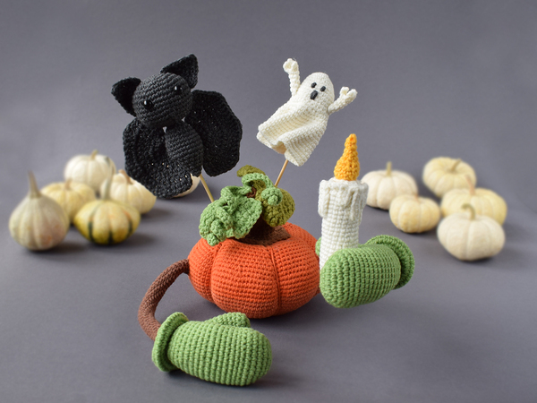 Phone stand «Pumpkin and Company»
