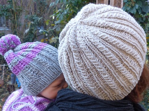 Gestrickte Mützen in mehreren Größen (30-55 cm)