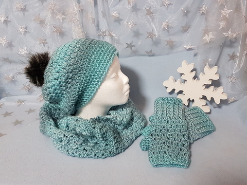 Mützen, Loops, Handschuh und Stulpen