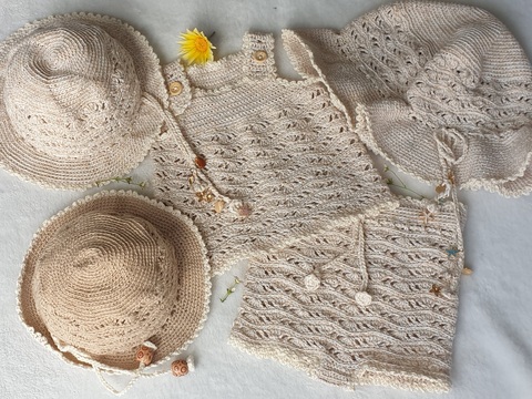 Kollektion „Ocean Wave“: Sommerhut, Kleidchen & Windelhose häkeln