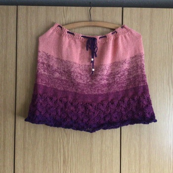 Den Rock zu Stricken hat Spaß gemacht. Habe ihn etwas kürzer gestrickt,weil er für ein junges Mädel gedacht ist.