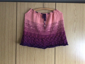 Den Rock zu Stricken hat Spaß gemacht. Habe ihn etwas kürzer gestrickt,weil er für ein junges Mädel gedacht ist.
