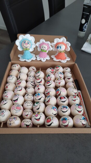 Zu süß und ich kam einfach nicht drum rum🥰 Das Kugeln bemalen macht mir so viel Spaß und das Ergebniss ist einfach zuckersüß.