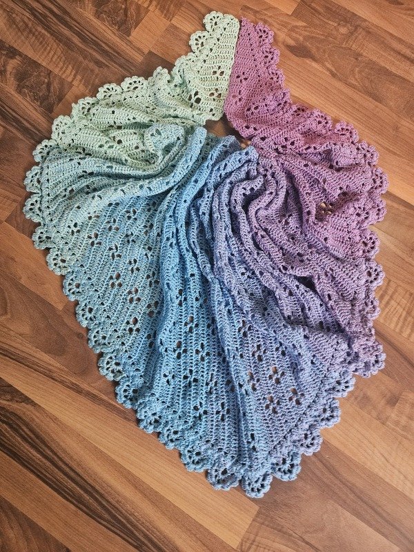 Crochet pattern Shawl Lissome