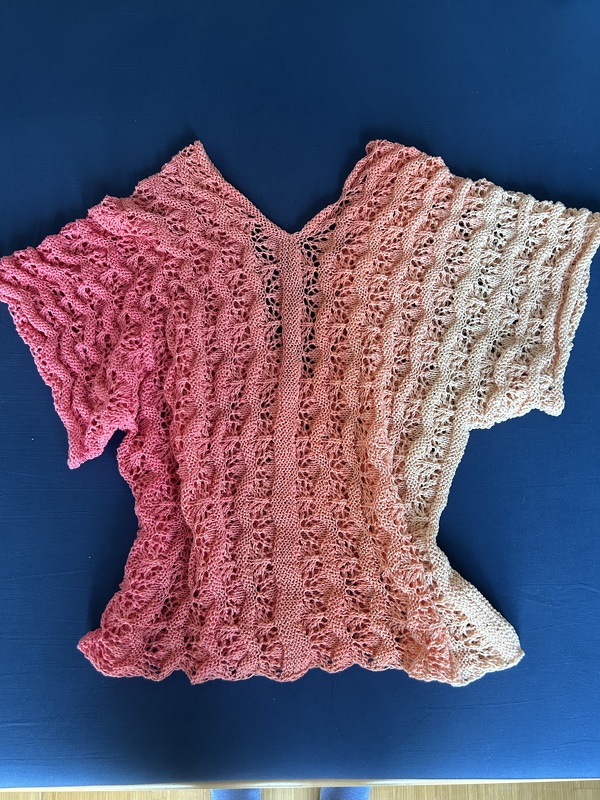 Quer gestricktes Top in Blau-Türkistönen