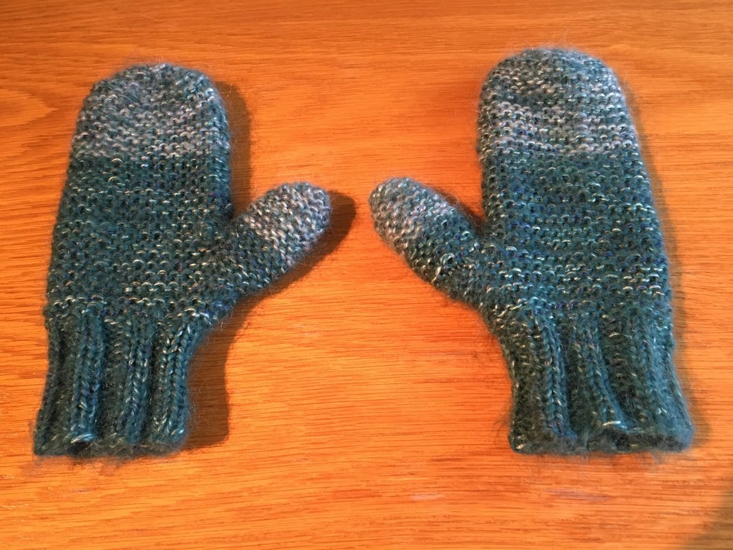 Gestrickte Fausthandschuhe 