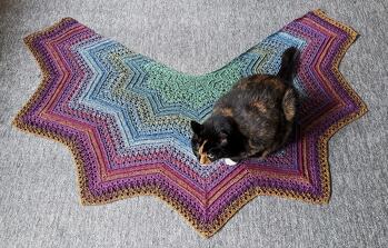 Super Anleitung und die Häkelschrift ist wieder perfekt. So schnell hatte ich wohl noch kein Tuch von MorbenDesign fertig. (Das Talvi vielleicht, auch so ein 