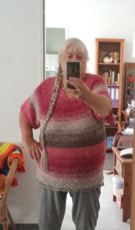 Raglan von oben mit V-Ausschnitt + Muster "Calima", alle Größen