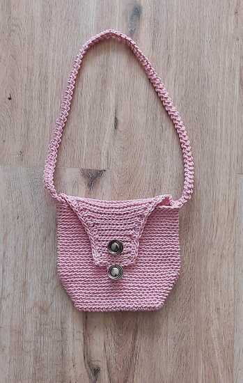 Schönes Accessoires für unterwegs mit Kettmaschen