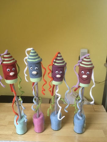 Nach Beendigung der Weihnachtshäkelei hab ich was für Silvester gesucht. Prima Anleitung, geht schnell und bin auch mal ein paar Wollreste losgeworden.