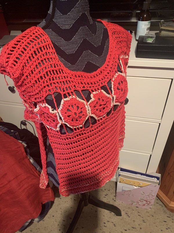 Rosetten im Crop-Top – 2 in 1 Häkelanleitungen