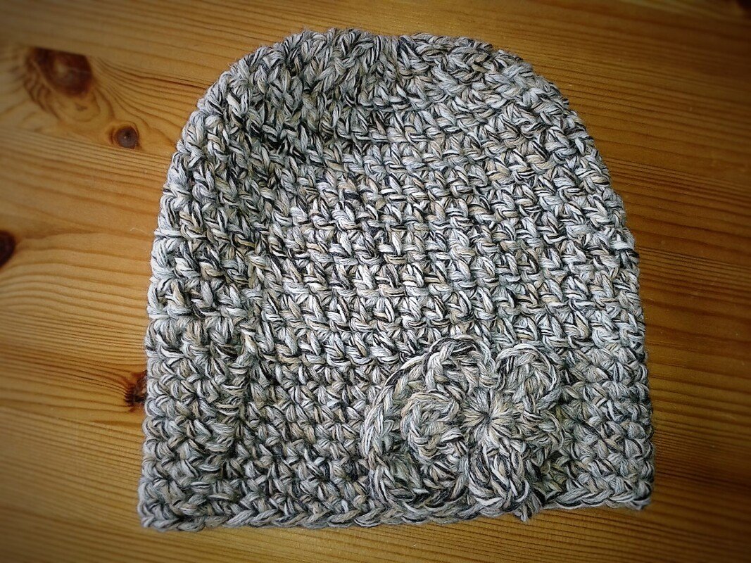 Häkelanleitungen für 2 Häkelmützen mit Häkelblüten, kombinierbar