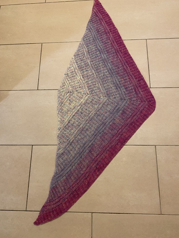 Tekton - flaches Dreieckstuch aus Farbverlaufsgarn