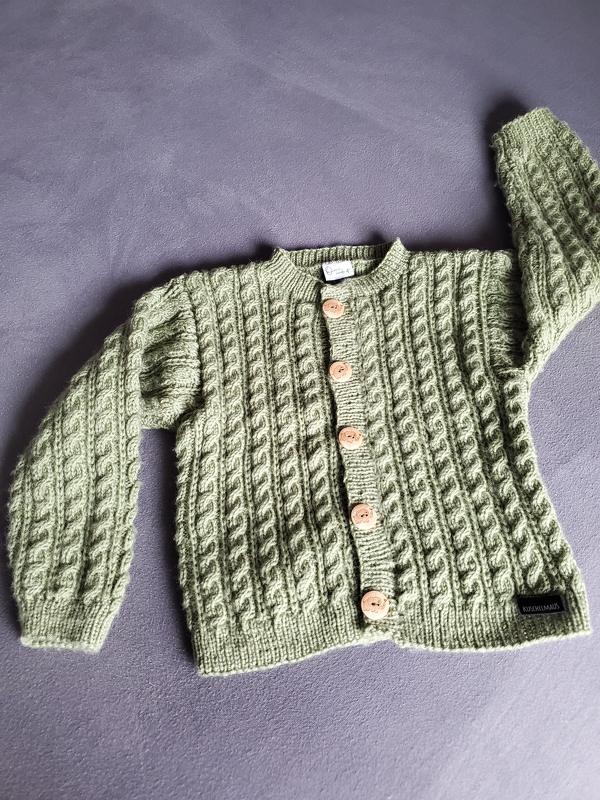 Baby Merino Soft Jäckchen und Mützchen mit Zopfmuster