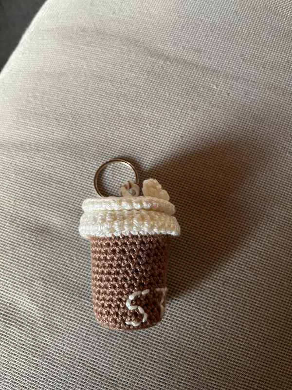 Häkelanleitung, Anhänger Coffee-to-Go Becher  / Ideal für Wollreste!