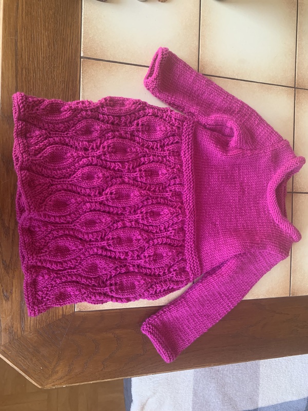 Mädchenkleid mit Lochmuster * Strickanleitung * 3 Größen