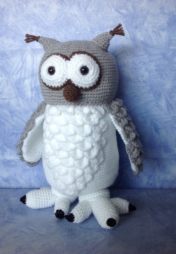 Mein Prachtstück ist soeben fertig geworden. Ich finde sie toll! Die Anleitung war o. k. Das Schuppenmuster habe ich mithilfe des  videos erst einmal üben müssen. Dann klappte es aber gut. Vielen Dank für die tolle Anleitung!  