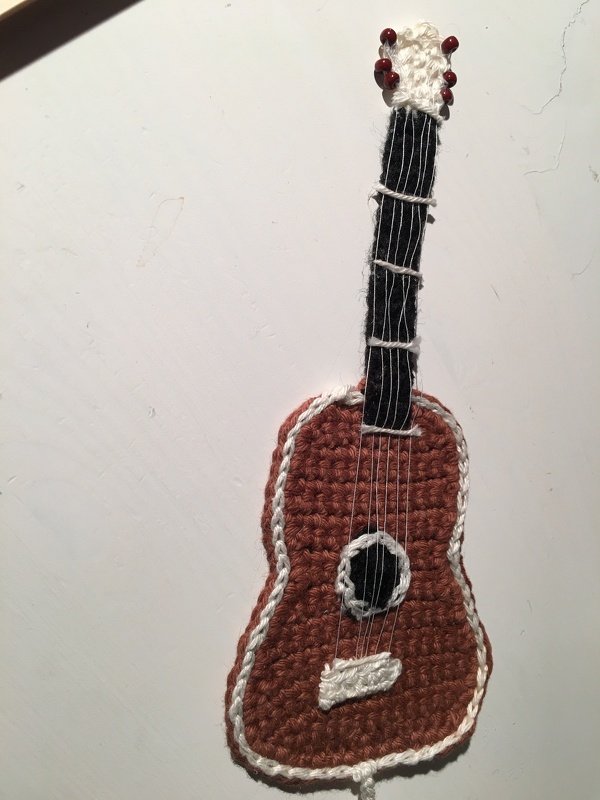 Häkelanleitung Lesezeichen Gitarre