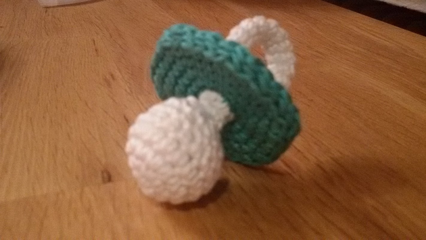 Comforter keychain, amigurumi