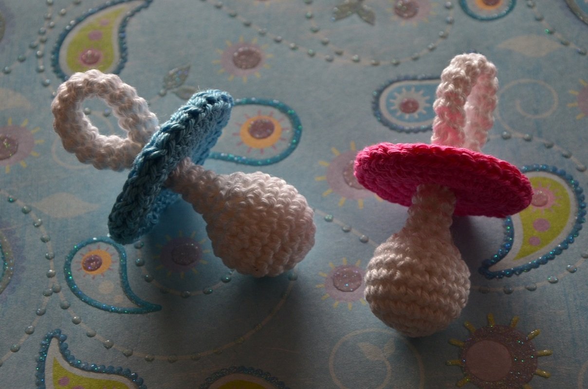 Comforter keychain, amigurumi