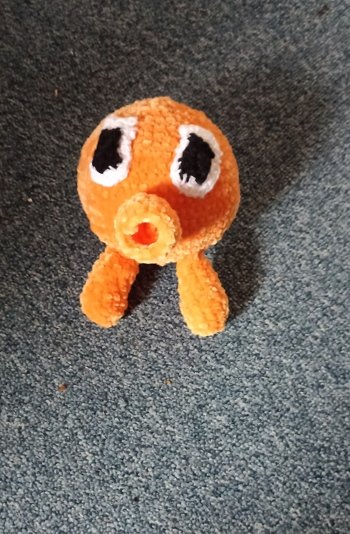 Q - Bert schön kuschelig aus chenillgarn gemacht.