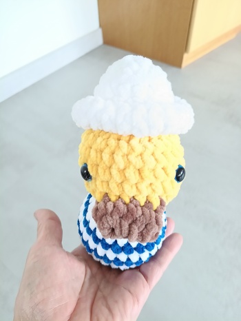 Anleitung war gut verständlich, gingen flott von der Hand.
Bruderherz, der diese Enten sammelt, hat sich über sein Geburtstagsgeschenk sehr gefreut.
Gehäkelt mit Baby snuggle von hobbii!