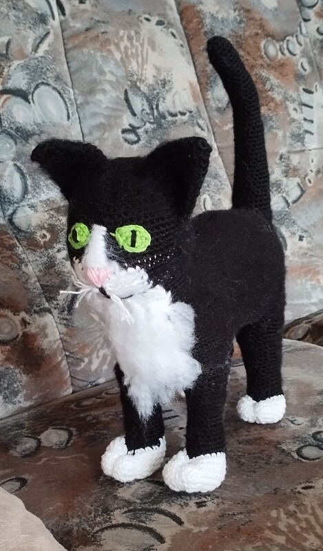 young cat (no sewing) - crochet pattern by NiggyArts