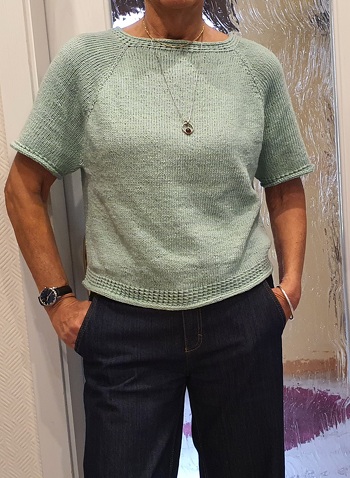 Das ist eine verständliche Anleitung und das Stricken hat Spaß gemacht. Ich habe sie etwas abgewandelt und habe I-Cord-Abschlüsse gestrickt.
#Sommerpulli
