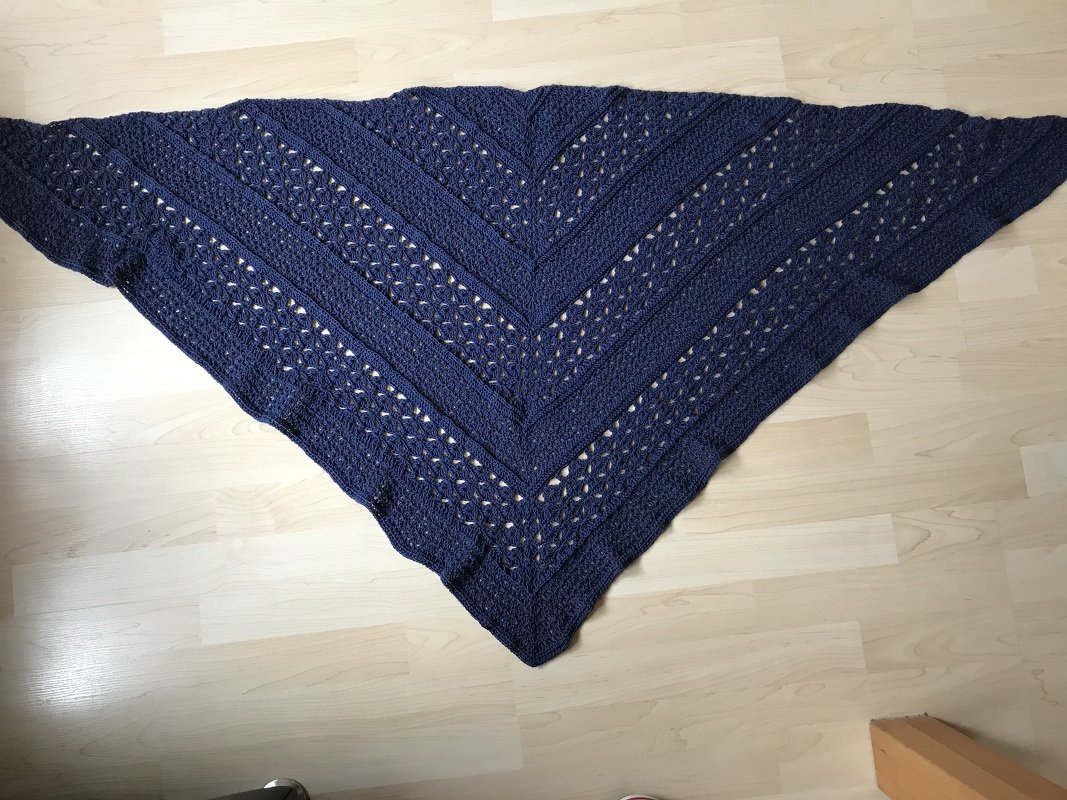 Mad Clematis - Häkelanleitung schickes Dreieckstuch