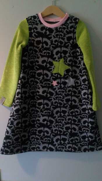 Super Schnitt. Das Nähen hat prima geklappt, nur meine Nähmaschine mochte mich mal wieder nicht. Aber auch so, war das Kleid in 3,5h genäht. Mit Overlok geht es bestimmt noch schneller.