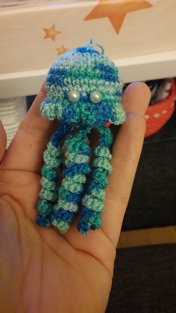 Die kleine Qualle war super leicht zu häkeln und sieht richtig toll aus 