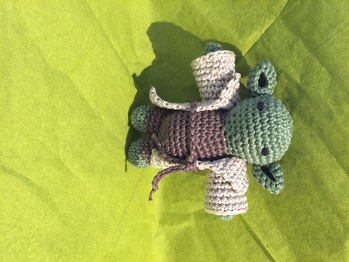 Die Anleitung ist sehr verständlich geschrieben und es hat sehr viel Spaß gemacht, auch wenn die Finger nach diesem Projekt erstmal eine Pause  benötigten :-)