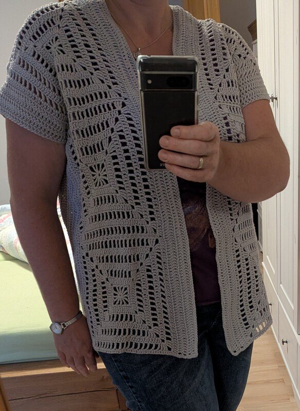 Jäckchen mit Grannys- Häkelanleitung