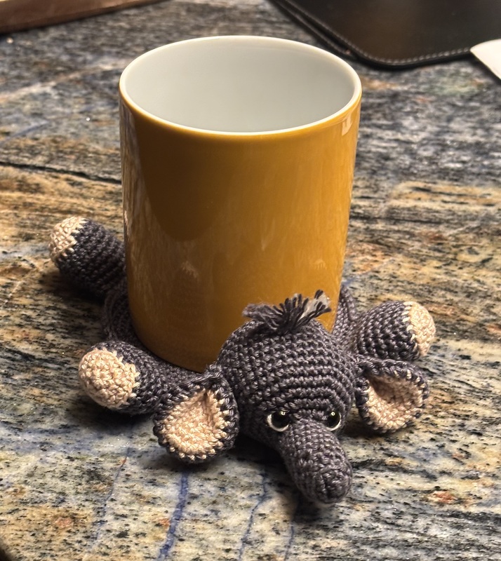 PDF Häkelanleitung Untersetzer für Tassen und Gläser Amigurumi Elefant