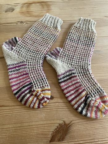 Die Panda Socken machen richtig Spaß. Prima zur Resteverwertung.hab direkt ein zweites Paar begonnen.