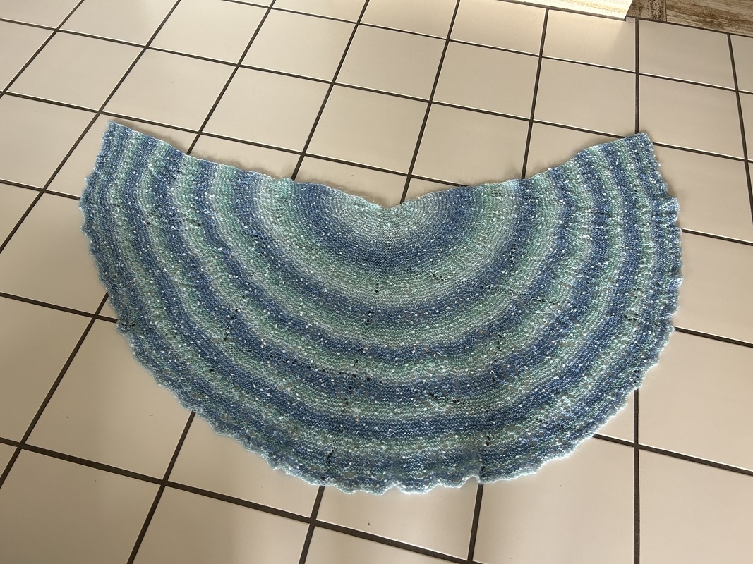 Das Wintertuch stricken- halbrundes Tuch mit Shetland-Lacemuster
