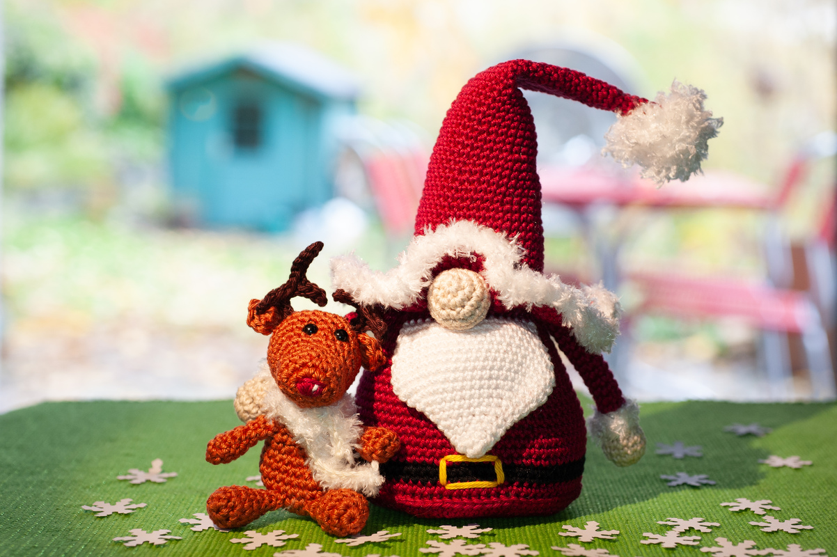 WEIHNACHTS-WICHTEL - Häkelanleitung Gnom / Weihnachtsmann mit Rentier