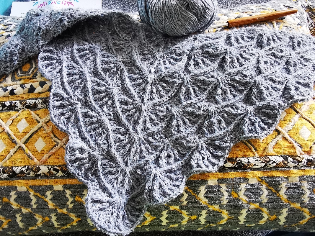 Häkelanleitung Tuch "Aurelia" mit Muschelmuster für Fortgeschrittene