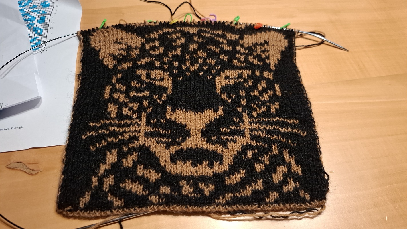 Scarf "Leo Love" - Double knitting pattern