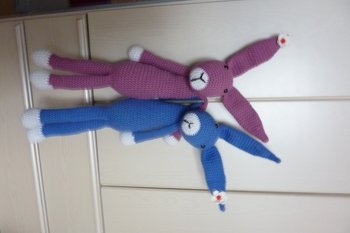 Ostern kann kommen,meine Schlenkerhasen sind fertig.Eine super Anleitung und es geht ratz,fatz